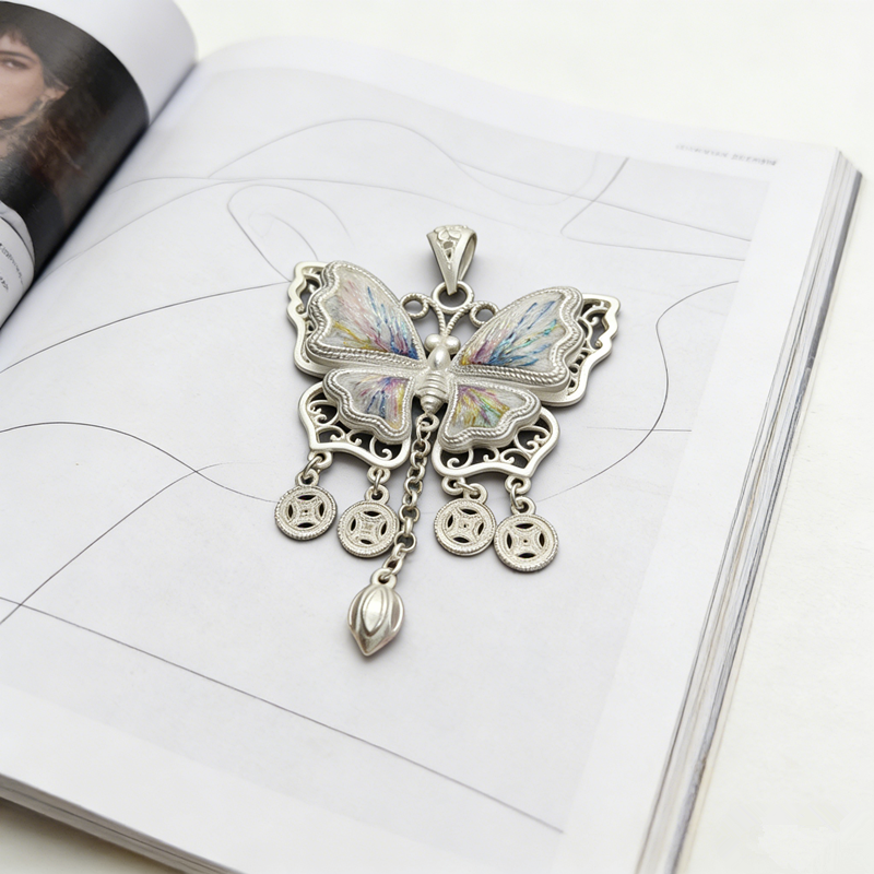 Iridescent Embroidered Butterfly Coin‑Tassel Pendant, Oriental Vintage Hollow Silver‑Tone Ethnic Necklace Charm - 图片 6