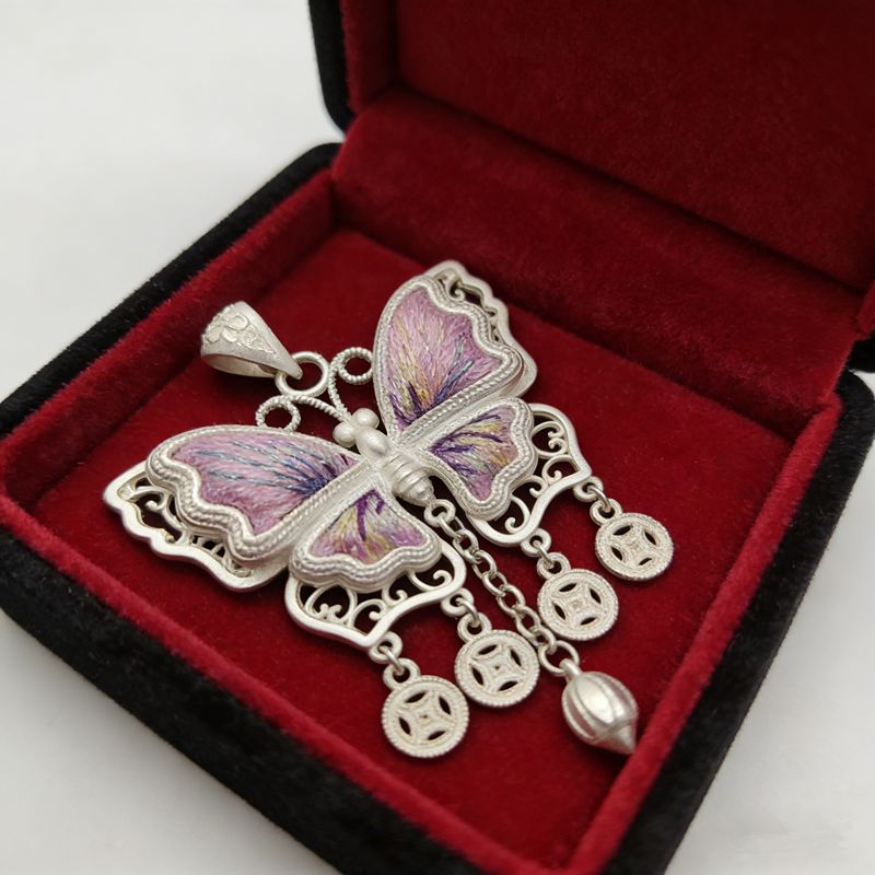 Lavender‑Purple Iridescent Embroidered Butterfly Coin‑Tassel Pendant, Oriental Vintage Hollow Silver‑Tone Ethnic Necklace Charm - 图片 6