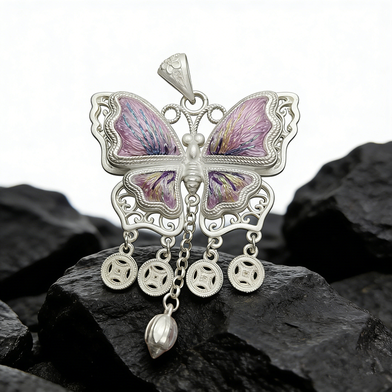 Lavender‑Purple Iridescent Embroidered Butterfly Coin‑Tassel Pendant, Oriental Vintage Hollow Silver‑Tone Ethnic Necklace Charm - 图片 5