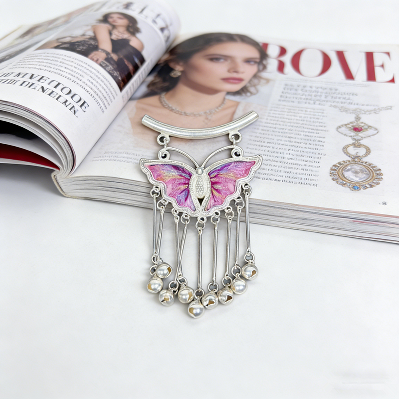 Hot‑Pink Iridescent Embroidered Butterfly Bell‑Tassel Pendant, Oriental Vintage Curved‑Bar Silver‑Tone Ethnic Necklace Charm - 图片 4