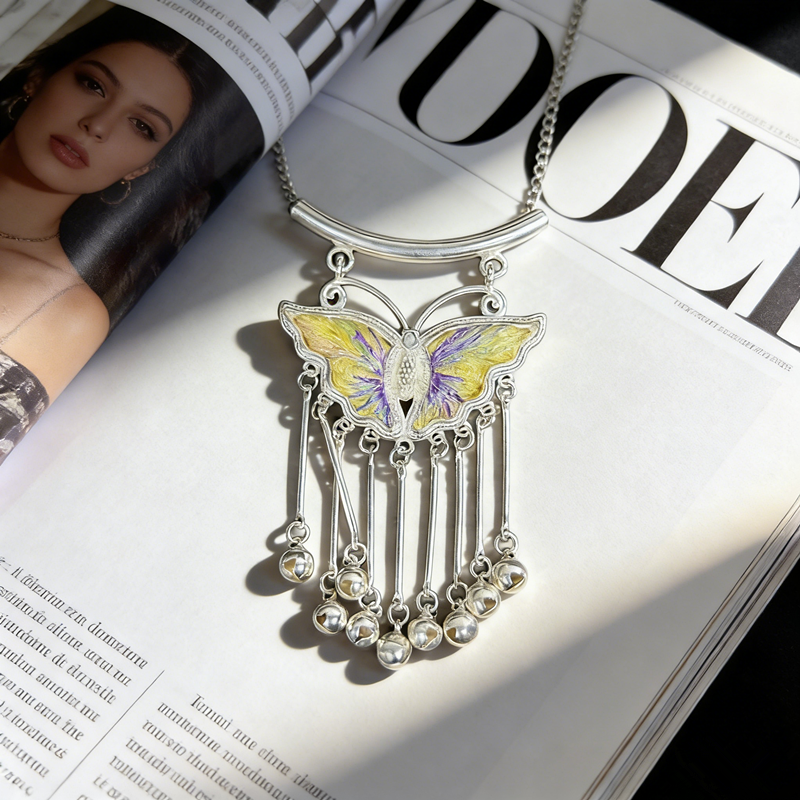 Golden‑Yellow Purple‑Veined Embroidered Butterfly Bell‑Tassel Pendant, Oriental Vintage Curved‑Bar Silver‑Tone Ethnic Necklace Charm - 图片 5