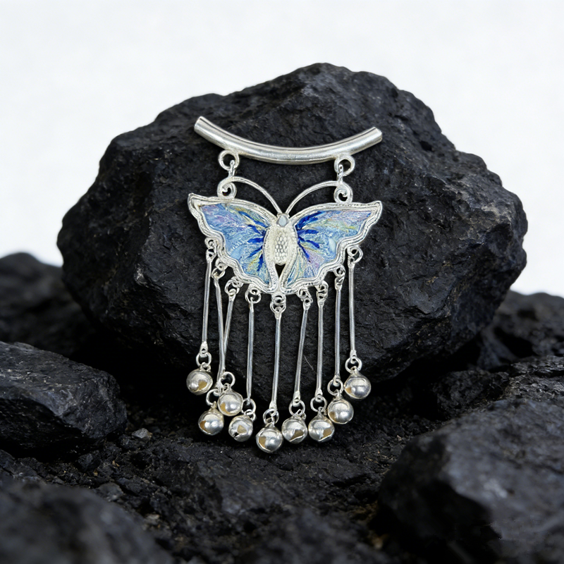 Sky‑Blue Royal‑Veined Embroidered Butterfly Bell‑Tassel Pendant, Oriental Vintage Curved‑Bar Silver‑Tone Ethnic Necklace Charm - 图片 4
