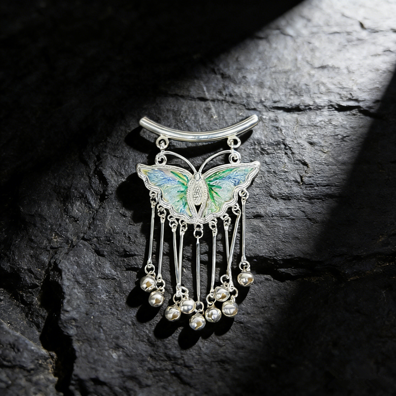 Pastel‑Pink Iridescent Rainbow‑Embroidered Butterfly Bell‑Tassel Pendant, Oriental Vintage Curved‑Bar Silver‑Tone Ethnic Necklace Charm - 图片 2