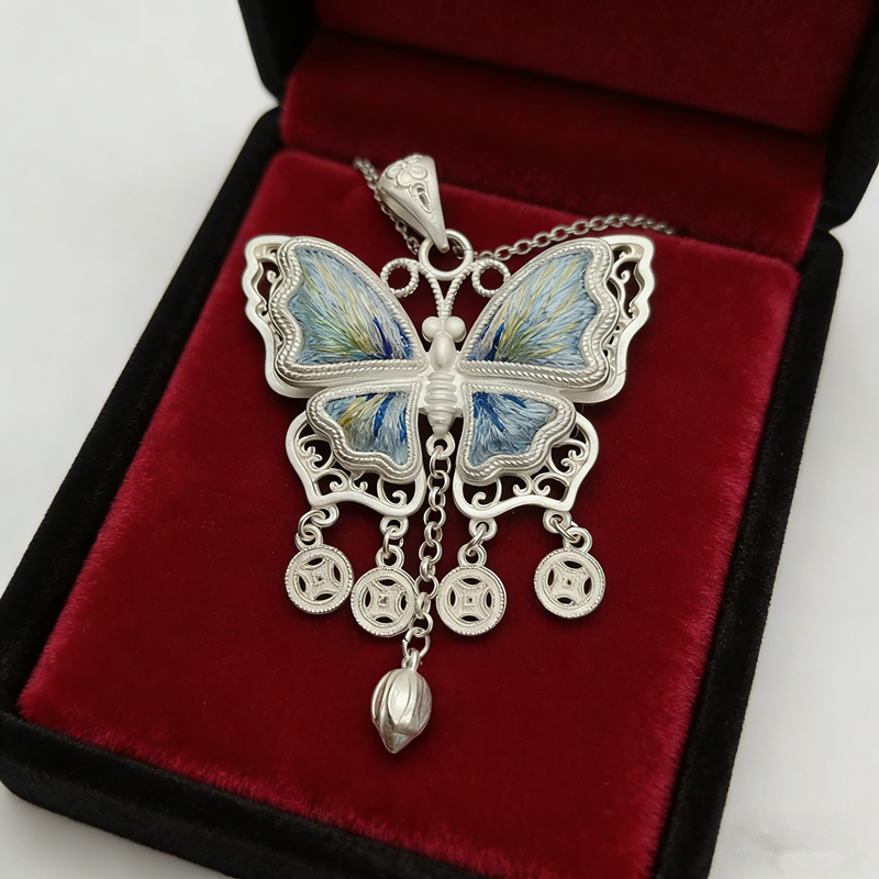 Sky‑Blue Iridescent Embroidered Butterfly Coin‑Tassel Pendant, Oriental Vintage Hollow Silver‑Tone Ethnic Necklace Charm - 图片 5