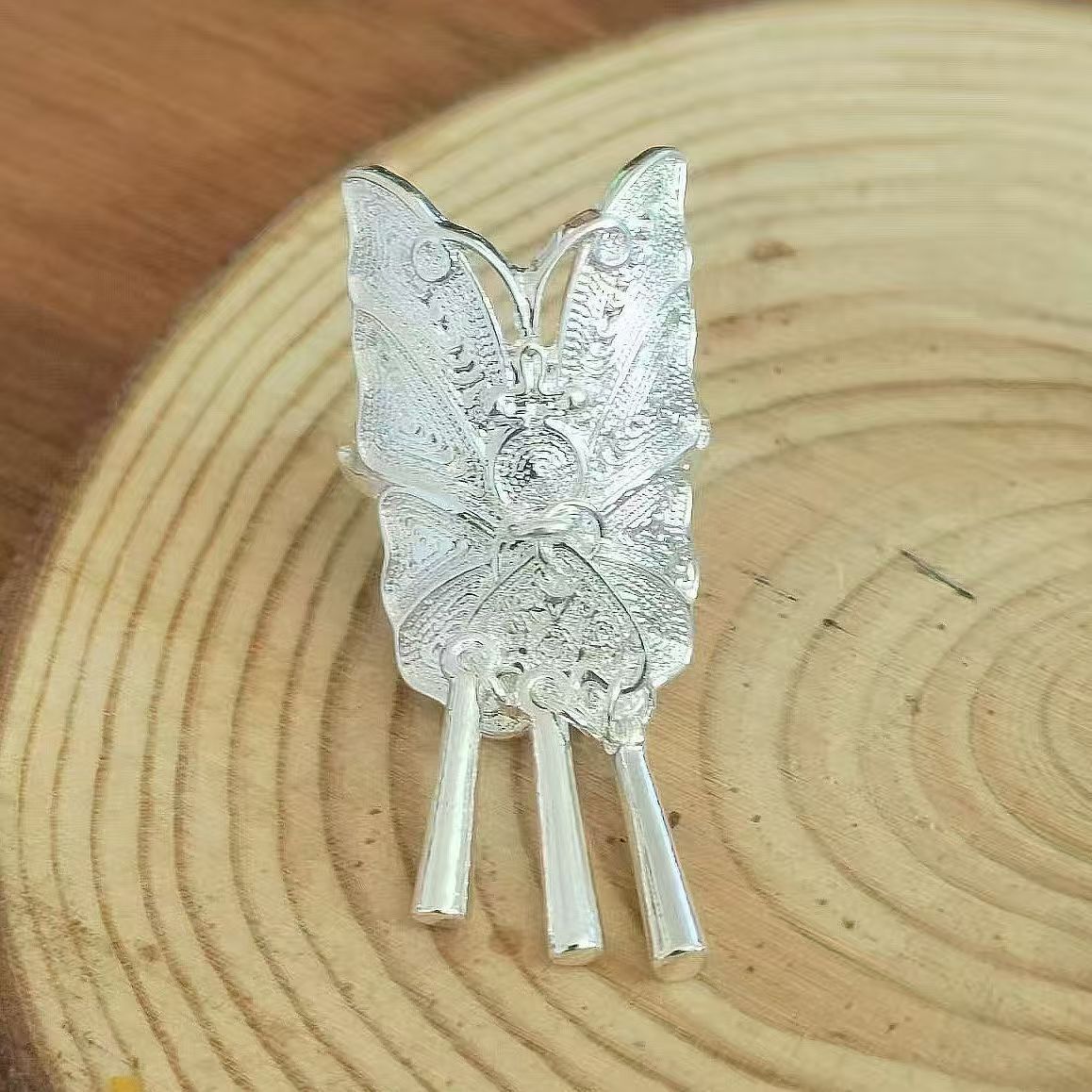 Vintage Embossed Filigree Butterfly Tassel Statement Ring | Silver Tone Alloy Adjustable Open Band Swing Bar Dangle Ethnic Women Finger Jewelry - 图片 6