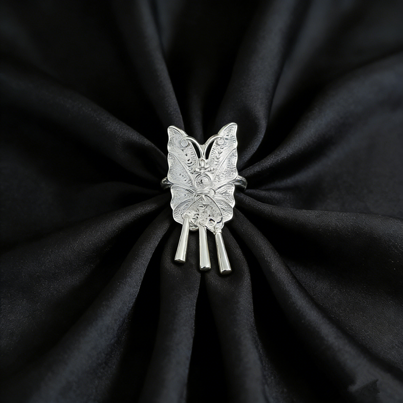 Vintage Embossed Filigree Butterfly Tassel Statement Ring | Silver Tone Alloy Adjustable Open Band Swing Bar Dangle Ethnic Women Finger Jewelry - 图片 3