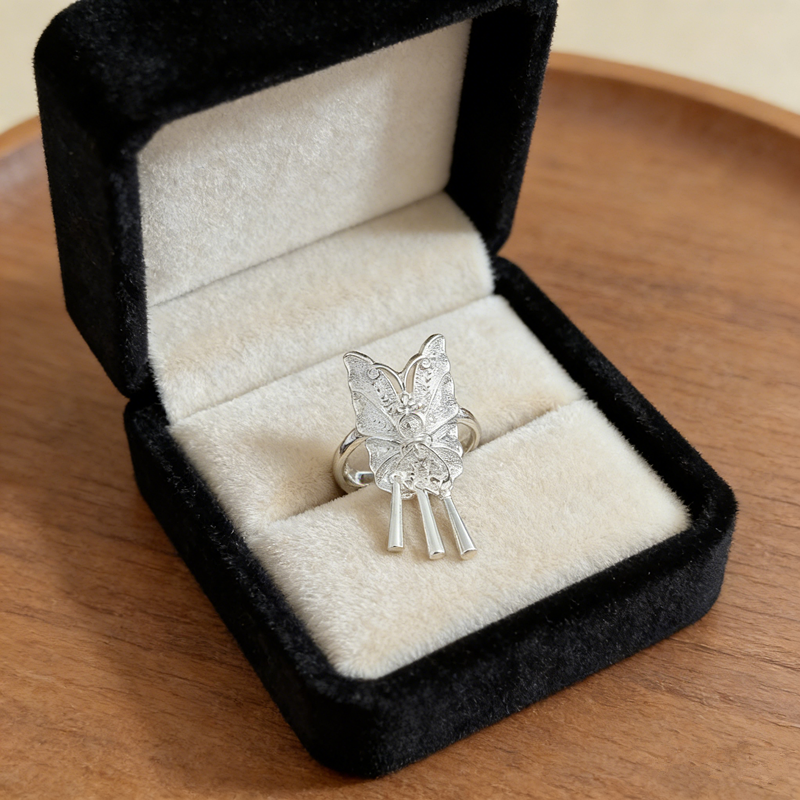 Vintage Embossed Filigree Butterfly Tassel Statement Ring | Silver Tone Alloy Adjustable Open Band Swing Bar Dangle Ethnic Women Finger Jewelry - 图片 5