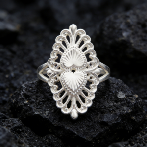 Vintage Filigree Double Heart Statement Ring Hollow Scroll Lace Embossed Love Heart Adjustable Open Band Silver Tone Alloy Women Bohemian Fashion Jewelry Gift